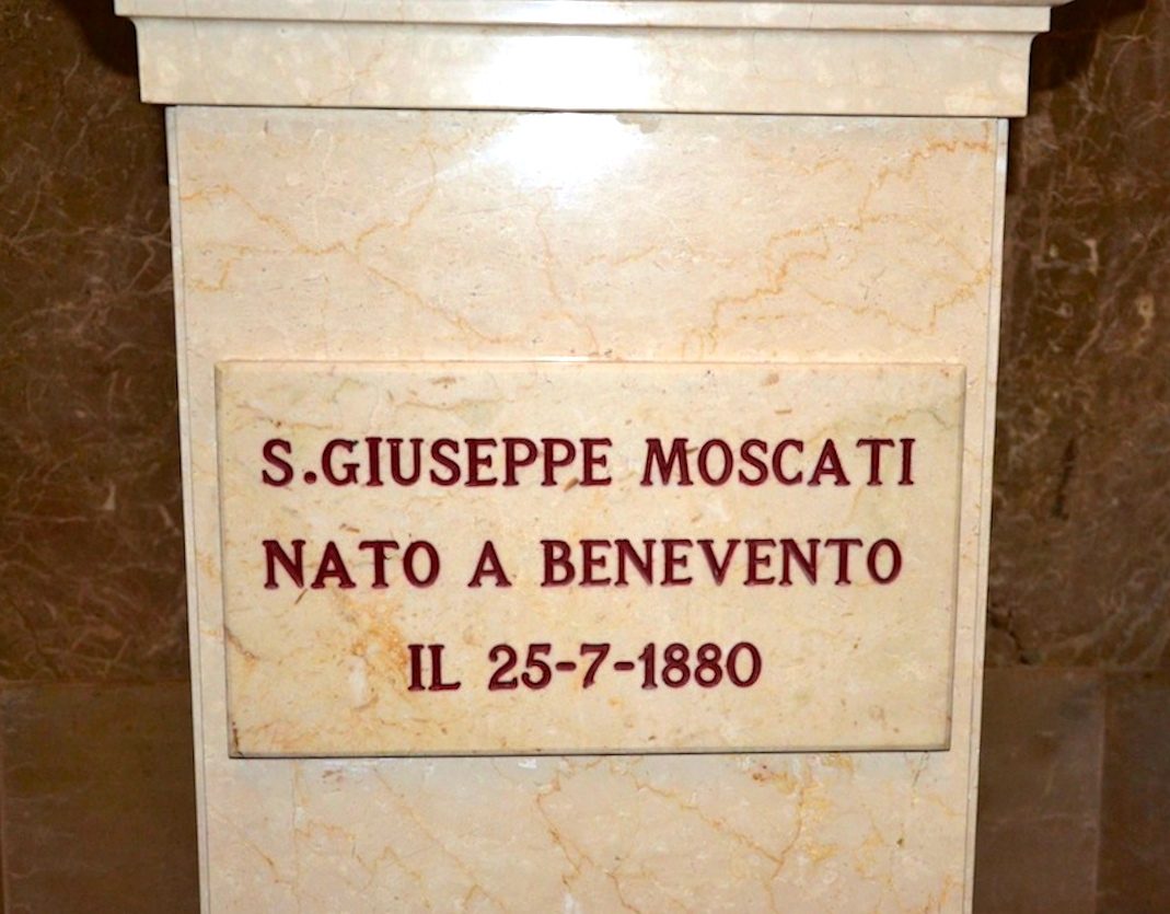 Statue of Moscati in the Cathedral of Benevento 4.JPG